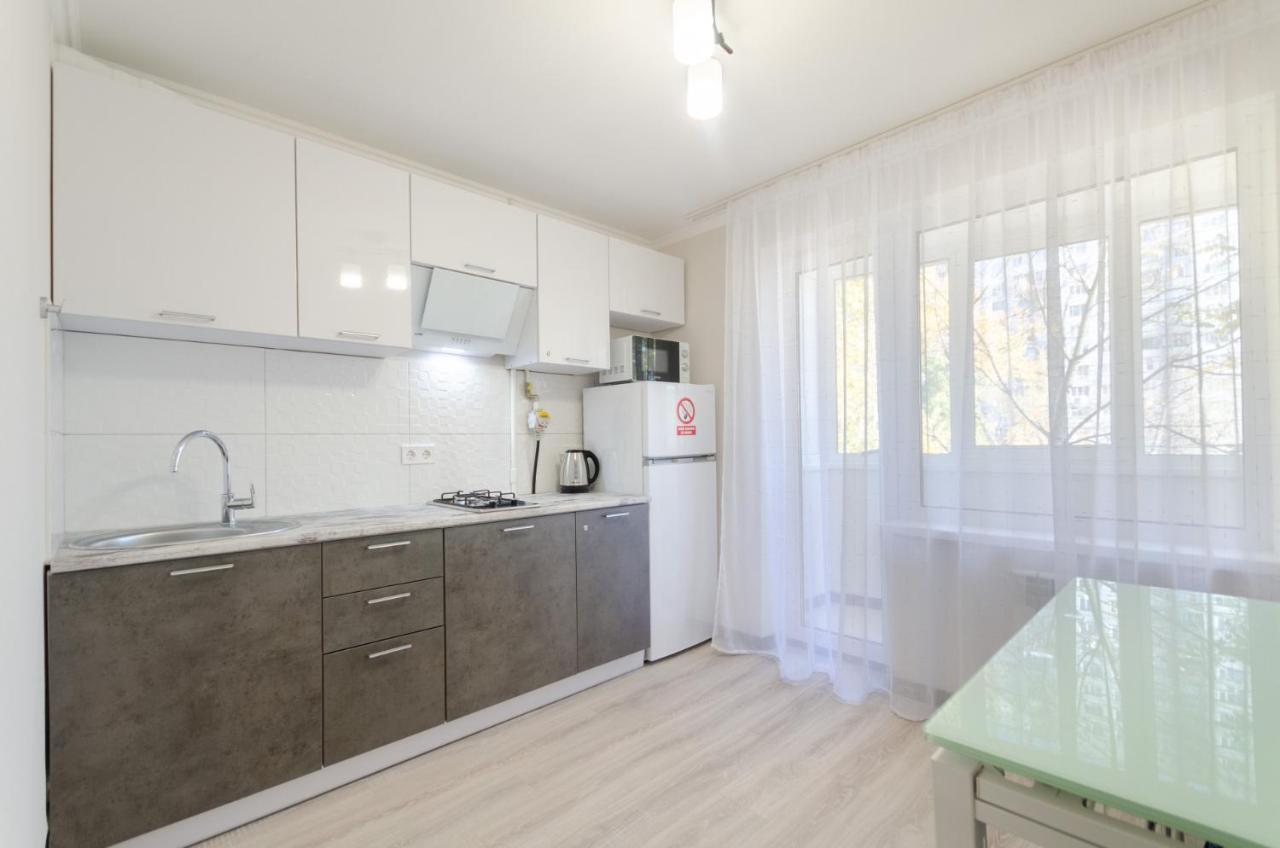 Artal Apartment On Obolonskaya Square 1 Kyiv Exterior photo